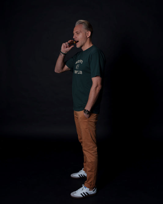 Country Club T-Shirt Dunkelgrün – Bio-Baumwolle mit Logo – Ansicht 2