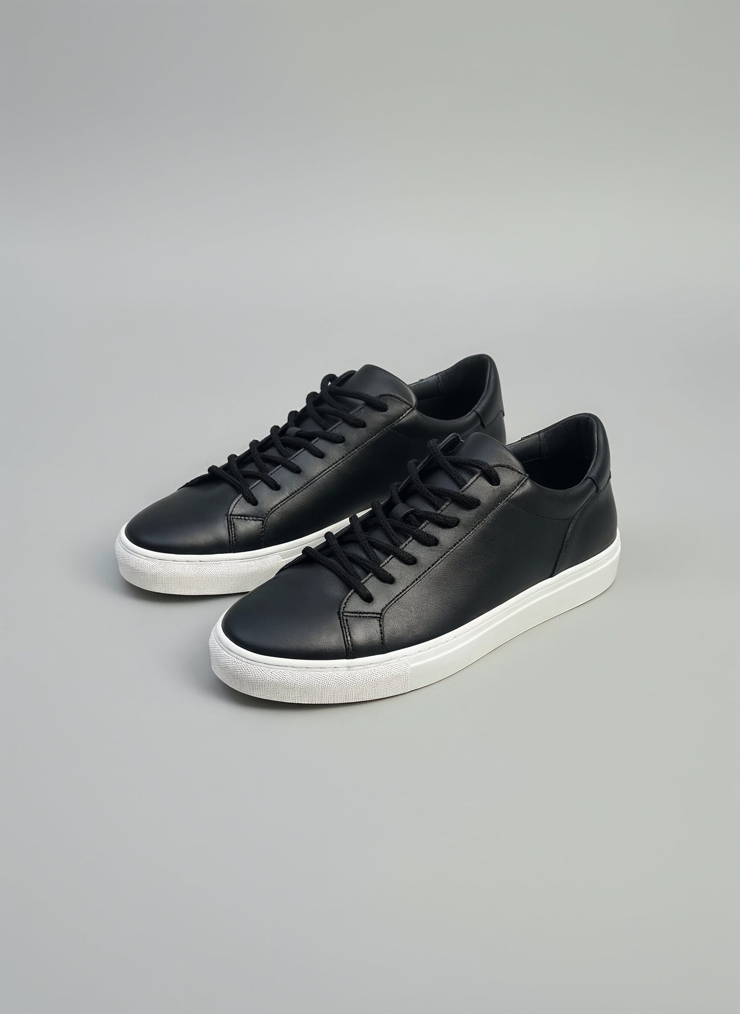 Puro Nero- schwarzer Leder Sneaker