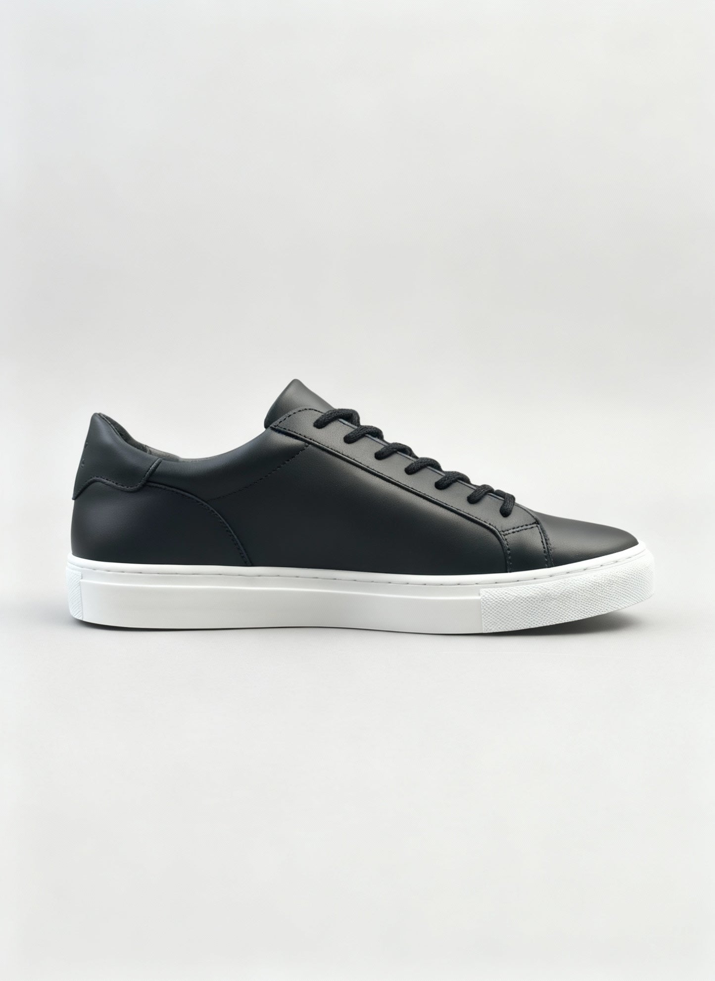 Puro Nero- schwarzer Leder Sneaker